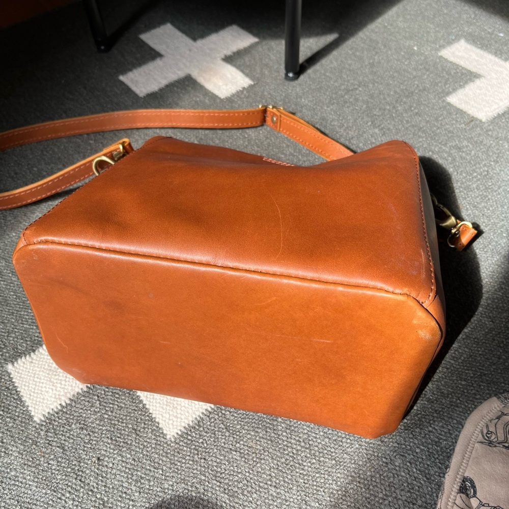 Portland Leather Goods PLG Butterfly Bucket Bag - Picture 8 of 9
